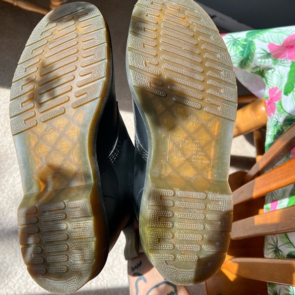 Dr. Martens Vegan 1460 Felix Boot (LIKE NEW) - Picture 6 of 8